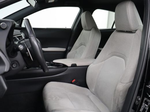 Lexus UX 300e 54 kWh | Alcantara | Adaptive cruise | Carplay | Full LED | Elektrische stoelen | Climate co... ActivLease financial lease