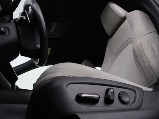 Lexus UX 300e 54 kWh | Alcantara | Adaptive cruise | Carplay | Full LED | Elektrische stoelen | Climate co... ActivLease financial lease