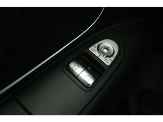 Mercedes-Benz Vito 114 CDI Lang | Aut. | Airco | Adap. Cruise | Camera | 3 Zits | Trekhaak | Carplay | Navi ActivLease financial lease