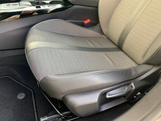 Peugeot 208 1.2 PureTech Allure Airco | AppleCarplay/ Android Auto | Camera | Cruise Control | DAB | LMV 16" ... ActivLease financial lease