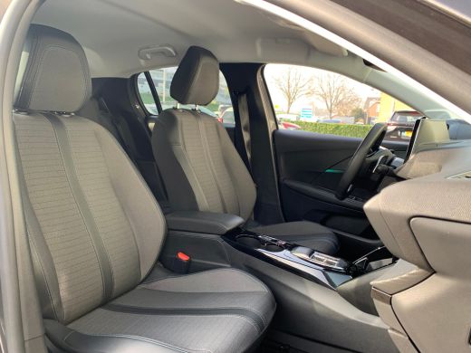 Peugeot 208 1.2 PureTech Allure Airco | AppleCarplay/ Android Auto | Camera | Cruise Control | DAB | LMV 16" ... ActivLease financial lease