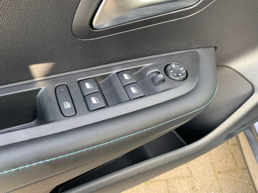 Peugeot 208 1.2 PureTech Allure Airco | AppleCarplay/ Android Auto | Camera | Cruise Control | DAB | LMV 16" ... ActivLease financial lease