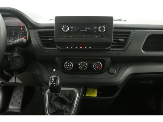 Renault Trafic 2.0 dCi 150PK L2H1 | Aut. | Airco | Cruise | 3 Zits | Trekhaak | Stoelverw. | Parkeersens. ActivLease financial lease