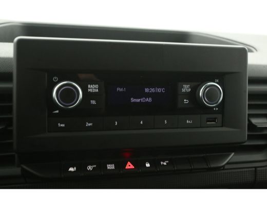 Renault Trafic 2.0 dCi 150PK L2H1 | Aut. | Airco | Cruise | 3 Zits | Trekhaak | Stoelverw. | Parkeersens. ActivLease financial lease