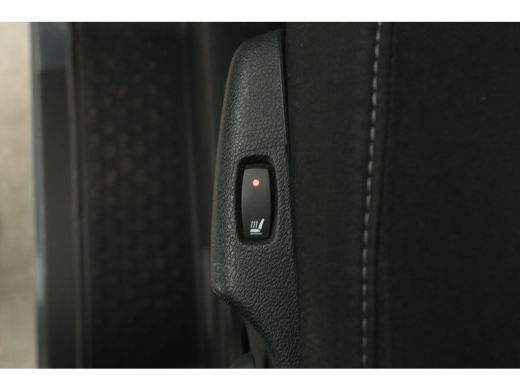 Renault Trafic 2.0 dCi 150PK L2H1 | Aut. | Airco | Cruise | 3 Zits | Trekhaak | Stoelverw. | Parkeersens. ActivLease financial lease