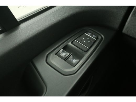 Renault Trafic 2.0 dCi 150PK L2H1 | Aut. | Airco | Cruise | 3 Zits | Trekhaak | Stoelverw. | Parkeersens. ActivLease financial lease