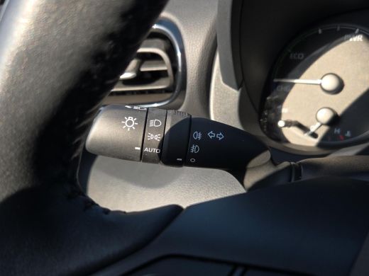 Toyota Yaris 1.5 Hybrid Dynamic Edition | Apple CarPlay | Stoel+Stuurverwarming | Rijklaar incl. garantie | ActivLease financial lease