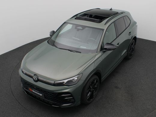 Volkswagen Tiguan 1.5 eHybrid R-Line Edition 272PK DSG Pano-Schuifdak, Black Style, Trekhaak, 20" LM Velgen, Head-U... ActivLease financial lease