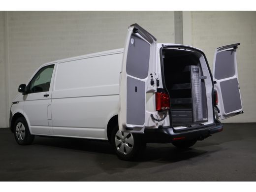 Volkswagen Transporter 2.0 TDI L2 H1 Automaat Inrichting ActivLease financial lease