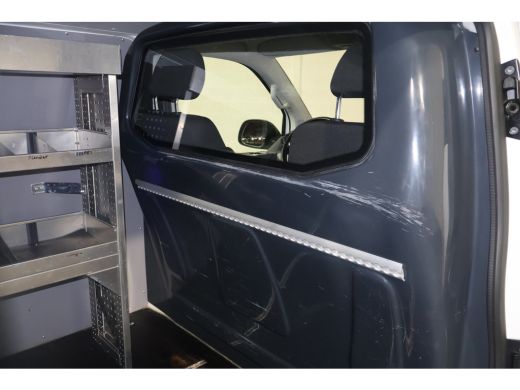 Volkswagen Transporter 2.0 TDI L2 H1 Automaat Inrichting ActivLease financial lease