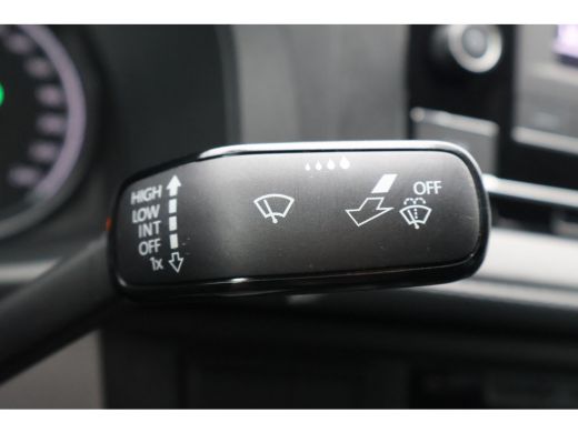 Volkswagen Transporter 2.0 TDI L2 H1 Automaat Inrichting ActivLease financial lease