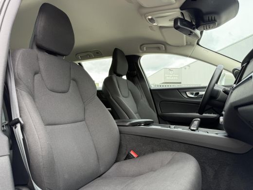 Volvo  V60 2.0 B3 Aut. 163pk MHEV Momentum | Trekhaak | Navi | LED | Camera |  LMV | ActivLease financial lease