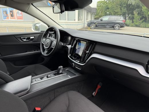 Volvo  V60 2.0 B3 Aut. 163pk MHEV Momentum | Trekhaak | Navi | LED | Camera |  LMV | ActivLease financial lease