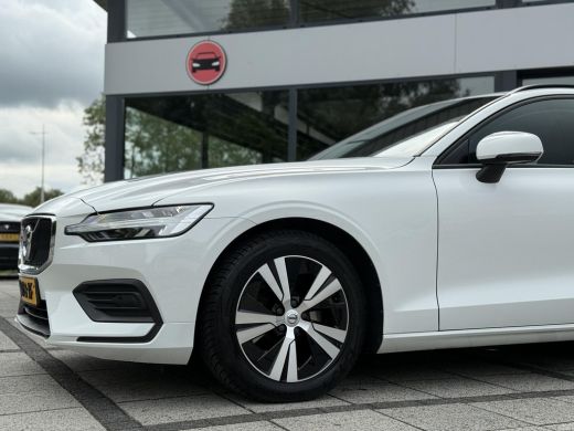 Volvo  V60 2.0 B3 Aut. 163pk MHEV Momentum | Trekhaak | Navi | LED | Camera |  LMV | ActivLease financial lease