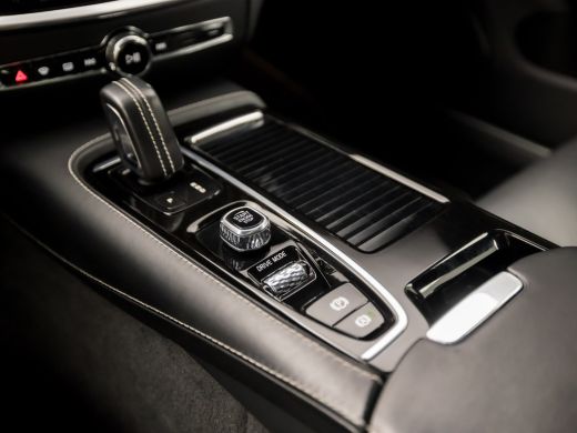 Volvo  V60 2.0 T8 Twin Engine AWD R-Design 391Pk Automaat (PANORAMADAK, MEMORY SEATS, LEDER, STOELVERWARMING... ActivLease financial lease