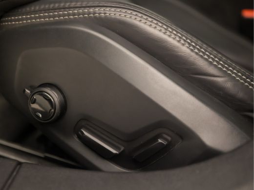 Volvo  V60 2.0 T8 Twin Engine AWD R-Design 391Pk Automaat (PANORAMADAK, MEMORY SEATS, LEDER, STOELVERWARMING... ActivLease financial lease