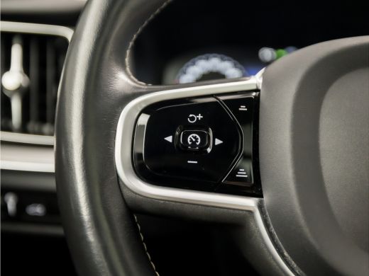 Volvo  V60 2.0 T8 Twin Engine AWD R-Design 391Pk Automaat (PANORAMADAK, MEMORY SEATS, LEDER, STOELVERWARMING... ActivLease financial lease