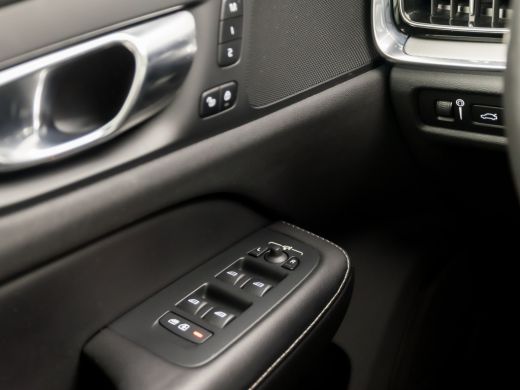 Volvo  V60 2.0 T8 Twin Engine AWD R-Design 391Pk Automaat (PANORAMADAK, MEMORY SEATS, LEDER, STOELVERWARMING... ActivLease financial lease