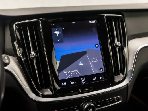 Volvo  V60 2.0 T8 Twin Engine AWD R-Design 391Pk Automaat (PANORAMADAK, MEMORY SEATS, LEDER, STOELVERWARMING... ActivLease financial lease