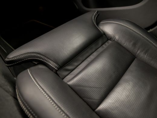 Volvo  V60 2.0 T8 Twin Engine AWD R-Design 391Pk Automaat (PANORAMADAK, MEMORY SEATS, LEDER, STOELVERWARMING... ActivLease financial lease