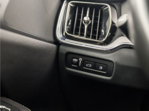 Volvo  V60 2.0 T8 Twin Engine AWD R-Design 391Pk Automaat (PANORAMADAK, MEMORY SEATS, LEDER, STOELVERWARMING... ActivLease financial lease