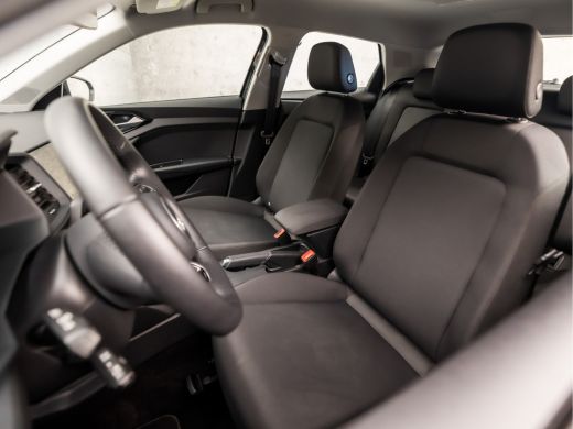 Audi A1 Sportback Sportback 30 TFSI S-Line Sport Automaat (APPLE CARPLAY, GROOT NAVI, CLIMATE, STOELVERWARMING, SPO... ActivLease financial lease