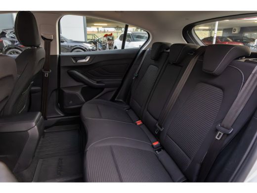 Ford Focus 1.0 EcoBoost Titanium | Apple Carplay/Android auto | Stoel/Stuur verwarming | Navigatiesysteem fu... ActivLease financial lease