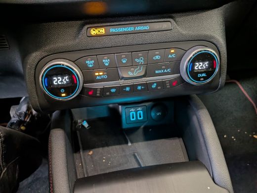 Ford Focus Wagon 2.0 EcoBlue ST Line X | Trekhaak | Adap. Cruise control | Apple Carplay | Winterpack | HUD ... ActivLease financial lease