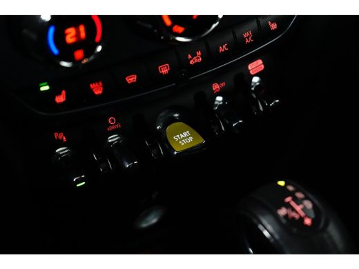 Mini Countryman 1.5 Cooper S E ALL4 Chili | Achterbank in delen neerklapbaar | Achteruitrijcamera | Apple Carplay... ActivLease financial lease