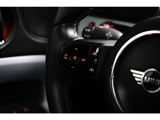 Mini Countryman 1.5 Cooper S E ALL4 Chili | Achterbank in delen neerklapbaar | Achteruitrijcamera | Apple Carplay... ActivLease financial lease