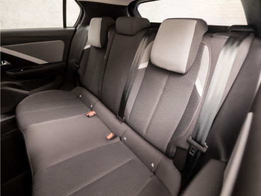 Opel Astra 1.2 Sport (APPLE CARPLAY, GROOT NAVI, GETINT GLAS, PARKEERSENSOREN, SPORTSTOELEN, CRUISE, ARMSTEU... ActivLease financial lease