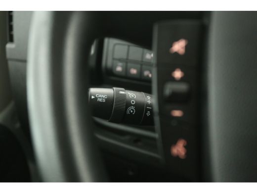 Peugeot Boxer 2.2 BlueHDi 165PK L2H2 | 3000KG Trekgew. | Airco | Cruise | Camera | Navi | Trekhaak | 2xSchuifdeur ActivLease financial lease