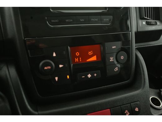 Peugeot Boxer 2.2 BlueHDi 165PK L2H2 | 3000KG Trekgew. | Airco | Cruise | Camera | Navi | Trekhaak | 2xSchuifdeur ActivLease financial lease