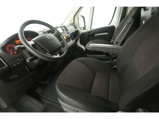 Peugeot Boxer 2.2 BlueHDi 165PK L2H2 | 3000KG Trekgew. | Airco | Cruise | Camera | Navi | Trekhaak | 2xSchuifdeur ActivLease financial lease