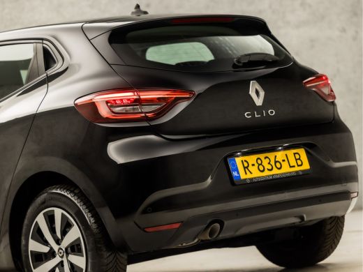 Renault Clio 1.0 TCe 90 Equilibre Sport (APPLE CARPLAY, GROOT NAVI, LM VELGEN, PARKEERSENSOREN, SPORTSTOELEN, ... ActivLease financial lease