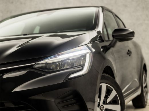 Renault Clio 1.0 TCe 90 Equilibre Sport (APPLE CARPLAY, GROOT NAVI, LM VELGEN, PARKEERSENSOREN, SPORTSTOELEN, ... ActivLease financial lease