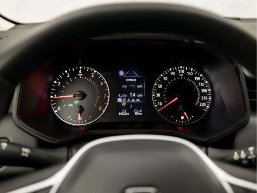 Renault Clio 1.0 TCe 90 Equilibre Sport (APPLE CARPLAY, GROOT NAVI, LM VELGEN, PARKEERSENSOREN, SPORTSTOELEN, ... ActivLease financial lease