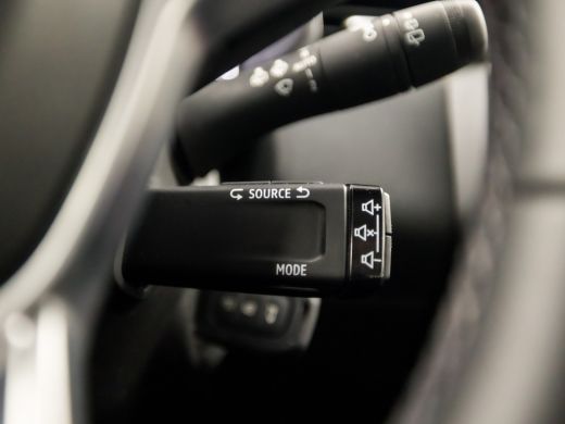 Renault Clio 1.0 TCe 90 Equilibre Sport (APPLE CARPLAY, GROOT NAVI, LM VELGEN, PARKEERSENSOREN, SPORTSTOELEN, ... ActivLease financial lease