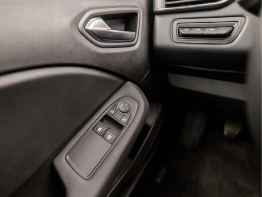 Renault Clio 1.0 TCe 90 Equilibre Sport (APPLE CARPLAY, GROOT NAVI, LM VELGEN, PARKEERSENSOREN, SPORTSTOELEN, ... ActivLease financial lease