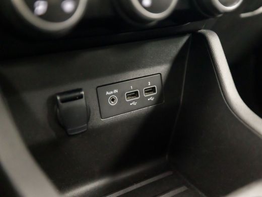 Renault Clio 1.0 TCe 90 Equilibre Sport (APPLE CARPLAY, GROOT NAVI, LM VELGEN, PARKEERSENSOREN, SPORTSTOELEN, ... ActivLease financial lease