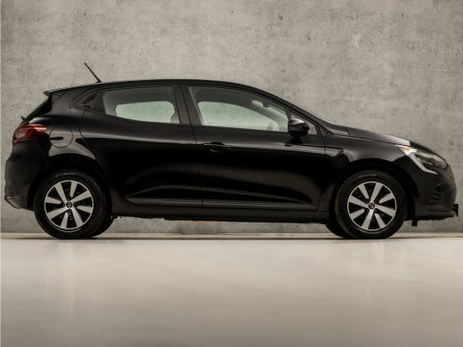 Renault Clio 1.0 TCe 90 Equilibre Sport (APPLE CARPLAY, GROOT NAVI, LM VELGEN, PARKEERSENSOREN, SPORTSTOELEN, ... ActivLease financial lease