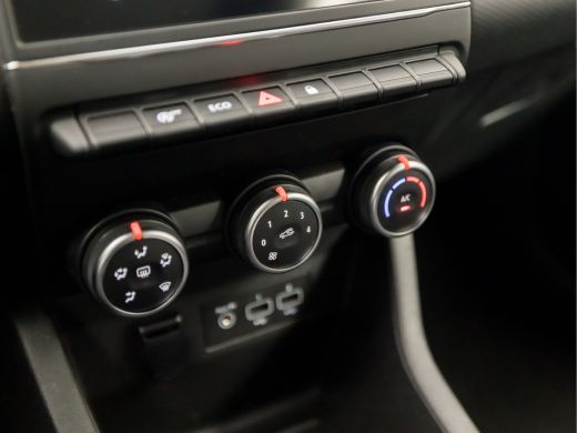 Renault Clio 1.0 TCe 90 Equilibre Sport (APPLE CARPLAY, GROOT NAVI, LM VELGEN, PARKEERSENSOREN, SPORTSTOELEN, ... ActivLease financial lease