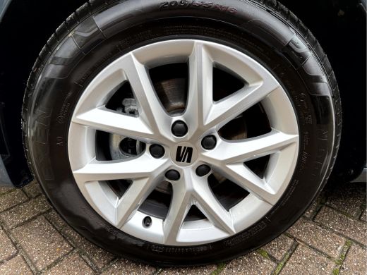 Seat Leon Sportstourer 1.5 TSI Style Business Intense Camera, App Connect, Led ActivLease financial lease