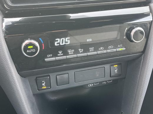 Toyota Yaris Cross 1.5 Hybrid 115 First Edition | Parkeersensoren | Stoel- stuurverwarming | Navigatie | LED koplamp... ActivLease financial lease