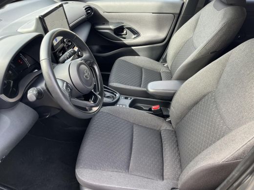 Toyota Yaris Cross 1.5 Hybrid 115 First Edition | Parkeersensoren | Stoel- stuurverwarming | Navigatie | LED koplamp... ActivLease financial lease