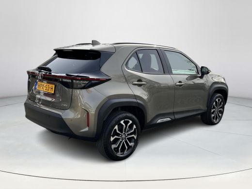 Toyota Yaris Cross 1.5 Hybrid 115 First Edition | Parkeersensoren | Stoel- stuurverwarming | Navigatie | LED koplamp... ActivLease financial lease