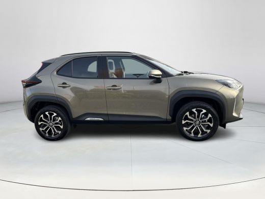 Toyota Yaris Cross 1.5 Hybrid 115 First Edition | Parkeersensoren | Stoel- stuurverwarming | Navigatie | LED koplamp... ActivLease financial lease