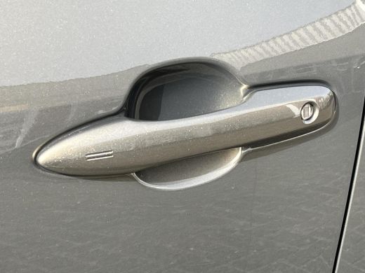 Toyota Yaris Cross 1.5 Hybrid 115 First Edition | Parkeersensoren | Stoel- stuurverwarming | Navigatie | LED koplamp... ActivLease financial lease