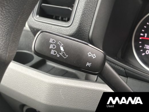 Volkswagen Crafter 2.0TDI 177PK Bakwagen Laadklep 750kg Lat om Lat Trekhaak Zijdeur Lederen bekleding Airco ActivLease financial lease