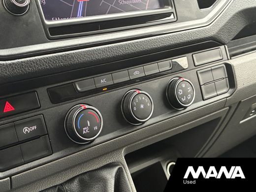 Volkswagen Crafter 2.0TDI 177PK Bakwagen Laadklep 750kg Lat om Lat Trekhaak Zijdeur Lederen bekleding Airco ActivLease financial lease